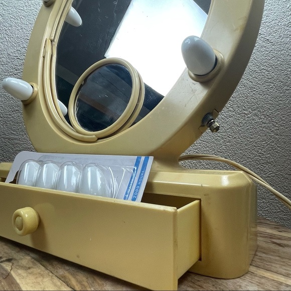 Vintage l 60s Femme-Lite Oval Hollywood Glamour Gal Pinup Lighted Vanity Mirror - Picture 3 of 14